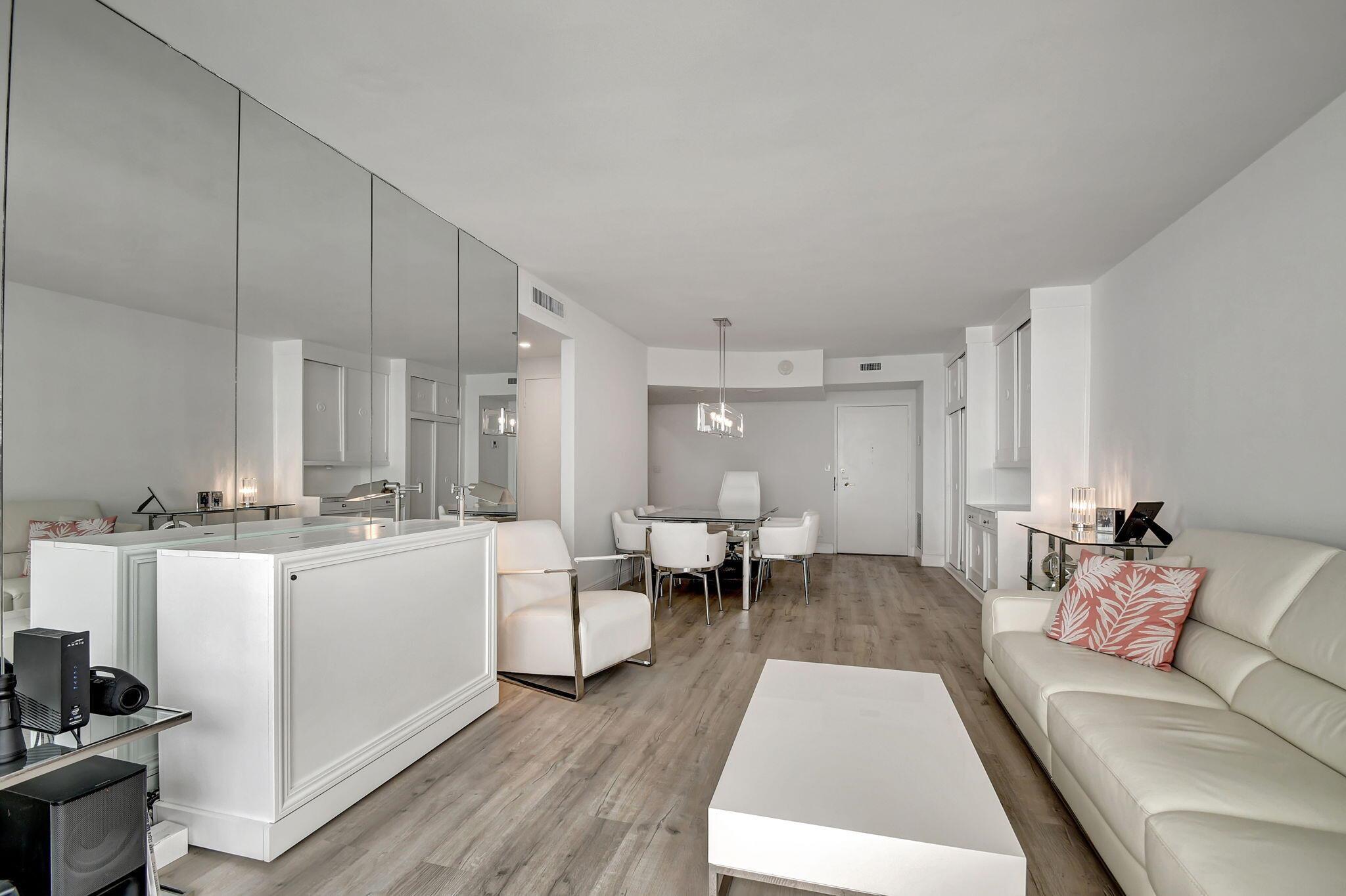 ROYAL SAXON INC - Residential Lease