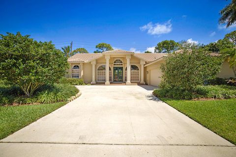 Photo of 227 Shorewood Way, Jupiter, FL 33458 (MLS # R11139369)
