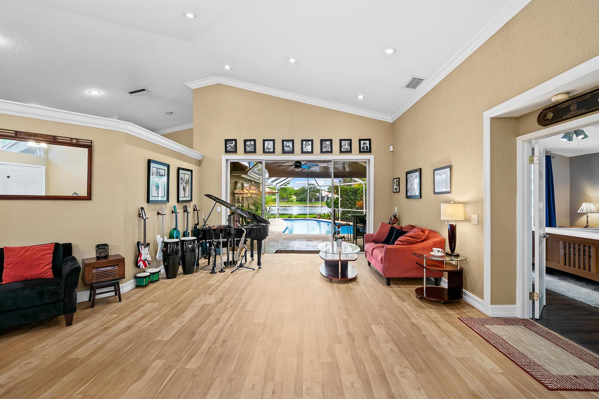 WHITTIER OAKS - Residential