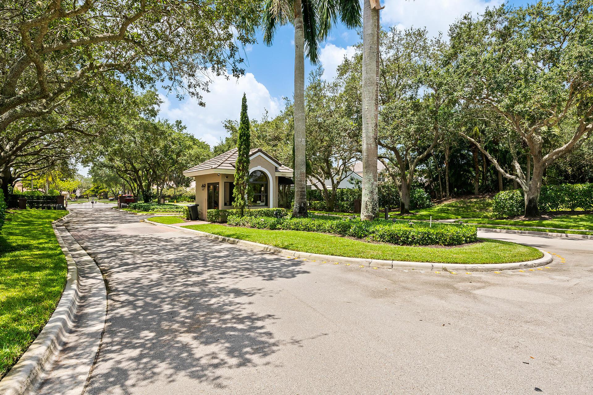 WHITTIER OAKS - Residential