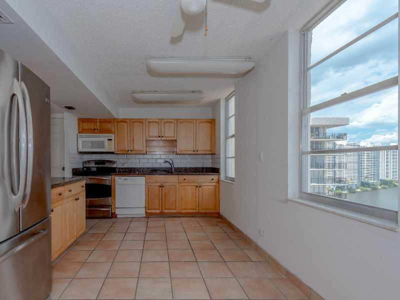 Winston Towers 500 - Residential