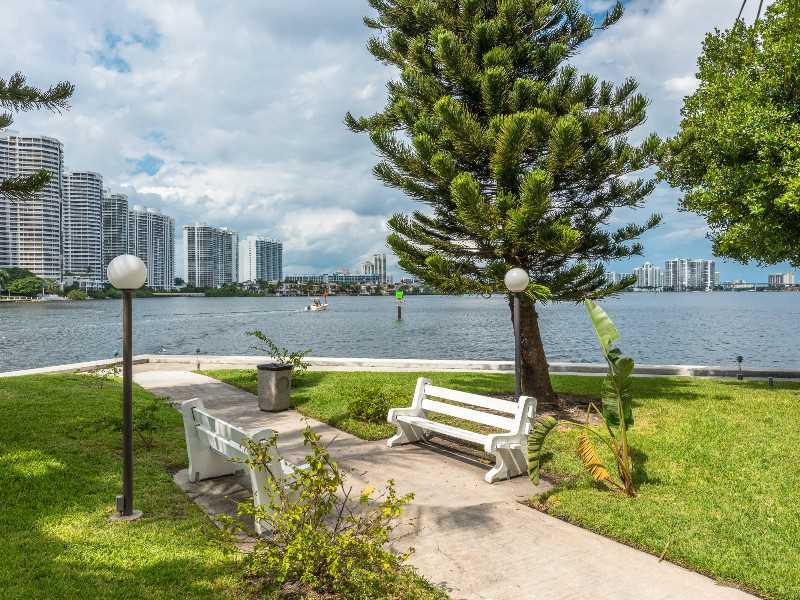 Winston Towers 500 - Residential