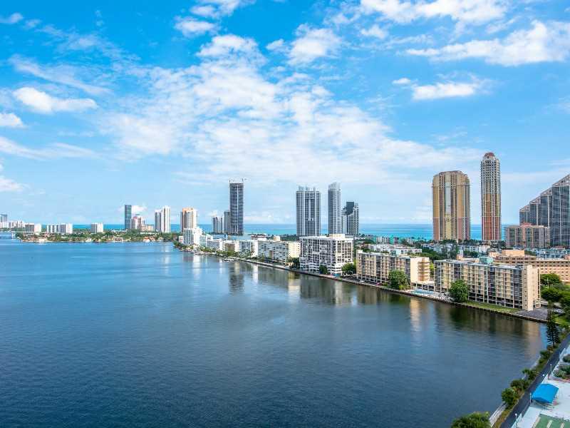 Winston Towers 500 - Residential