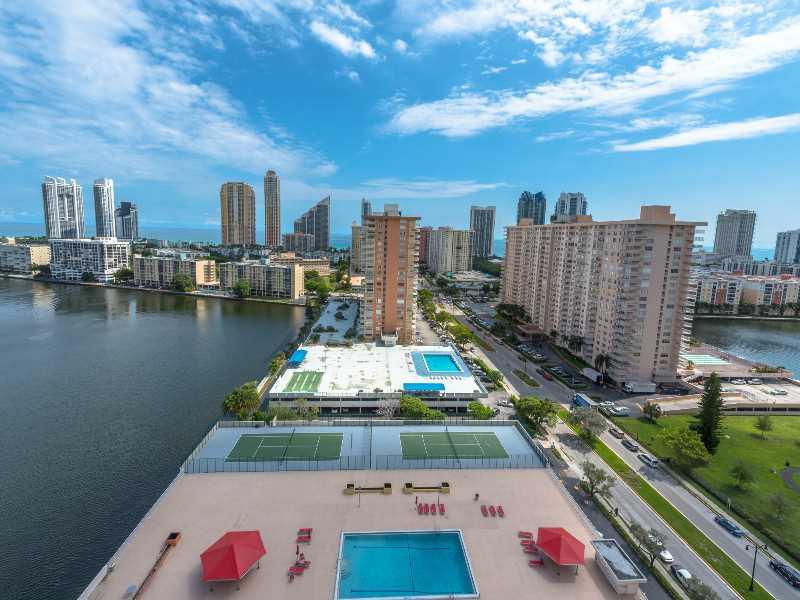 Winston Towers 500 - Residential