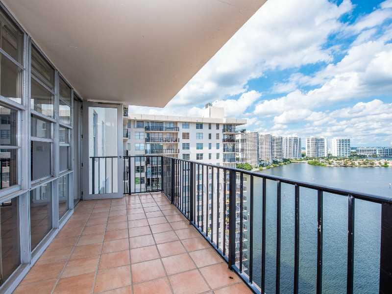 Winston Towers 500 - Residential