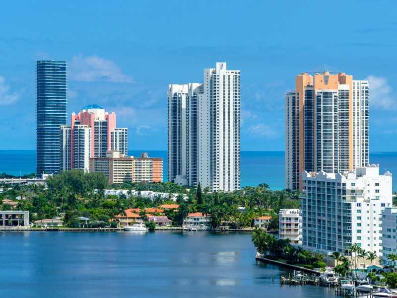 Winston Towers 500 - Residential