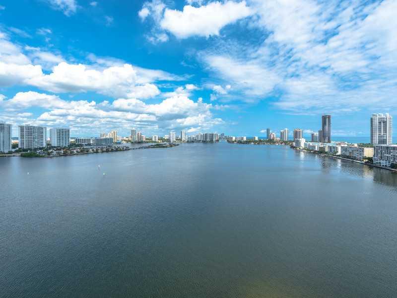 Winston Towers 500 - Residential