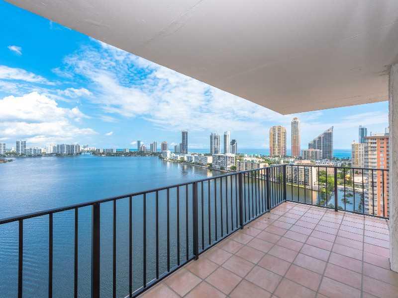 Winston Towers 500 - Residential