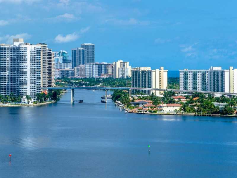 Winston Towers 500 - Residential