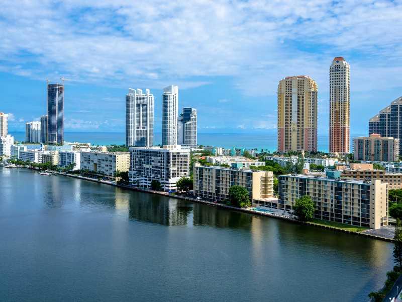 Winston Towers 500 - Residential