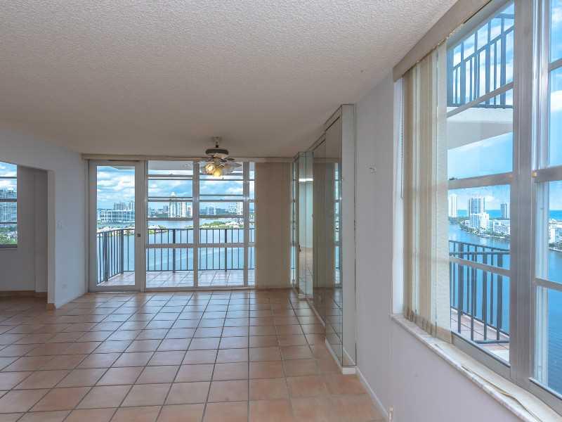 Winston Towers 500 - Residential