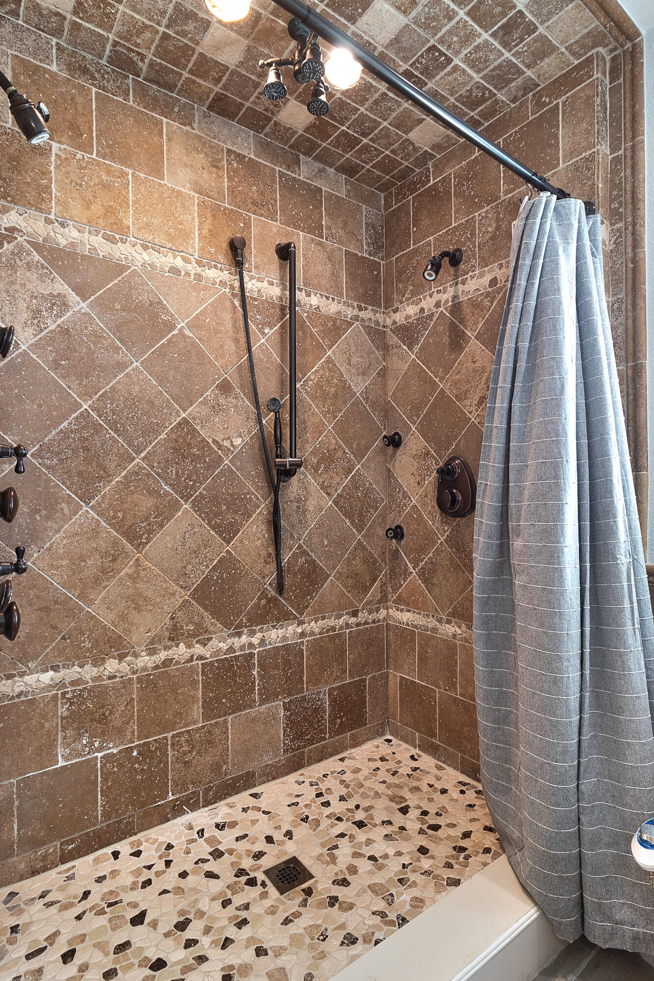 FAIRWAY ESTATES 6TH ADD - Residential