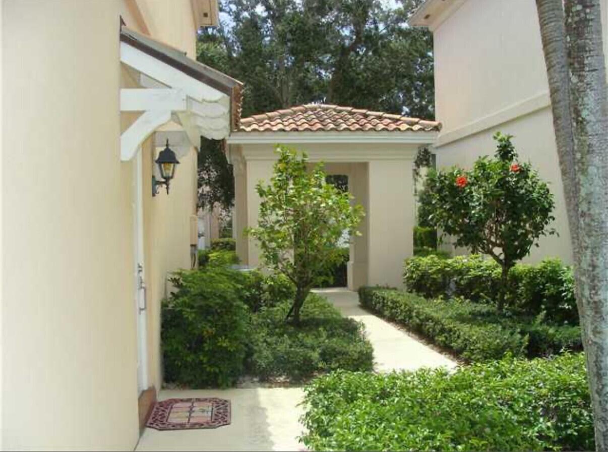2069 Tarpon Lake Way