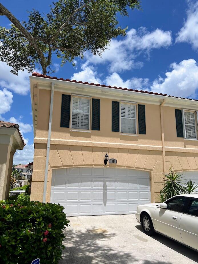 *NEW ROOF* 3 BEDROOMS 3 BATHS**SUCH A BEAUTIFUL PLACE TO LIVE WITH SO MANY AMMENITIES. Kitchen has granite & newer Frigidaire Gallery stainless appliances. Updated master bath with double sinks. 3 large closets (2 walk-ins). Plantation shutters. 22x24 patio; Reasonably priced HOA incl landscape maintenance, cable & hi-speed internet. Bike, jog, Water Aerobics, Kayaking, Billiards, Bocce Ball, Tennis & Pickle Ball; Cafe/Restaurant; Fitness center; Fitness trail; Library, Pool, Spa-Hot Tub.
