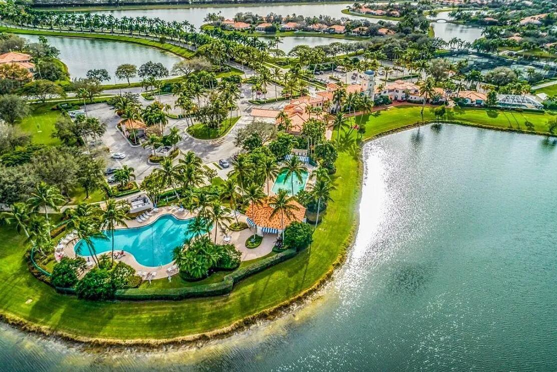 2069 Tarpon Lake Way