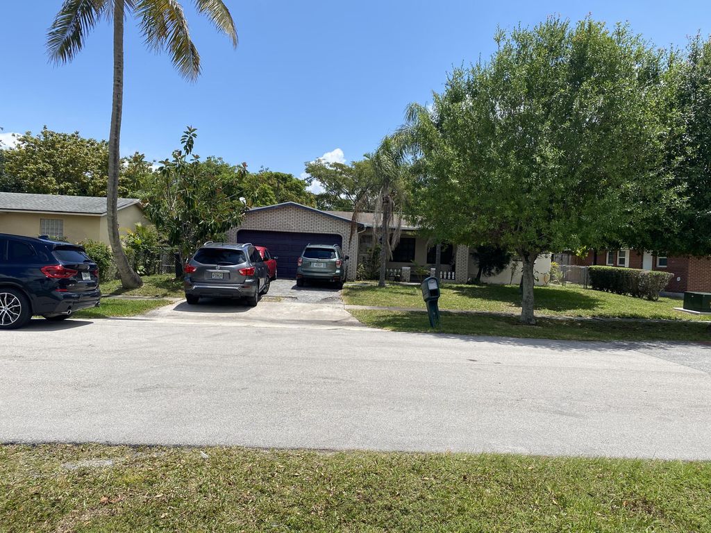 Photo of 500 Gale Place, West Palm Beach, FL 33409 (MLS # R10795985)