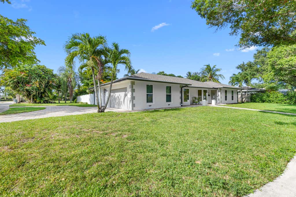 Photo of 7381 NW 9th Street, Plantation, FL 33317 (MLS # B26057588)