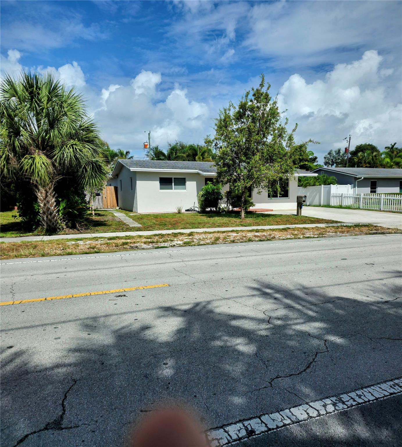 2733 NE 6th Ave