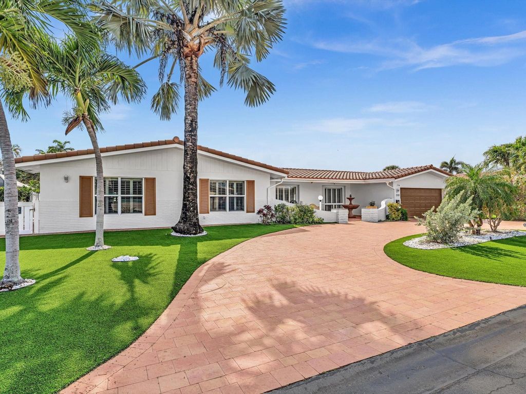 Photo of 2930 NE 55th Place, Fort Lauderdale, FL 33308 (MLS # F10477778)