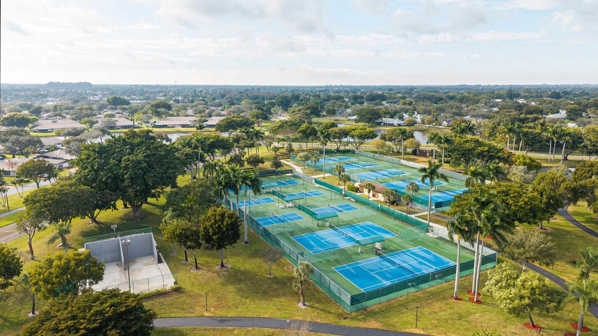 WHISPER WALK SEC C CONDO - Residential