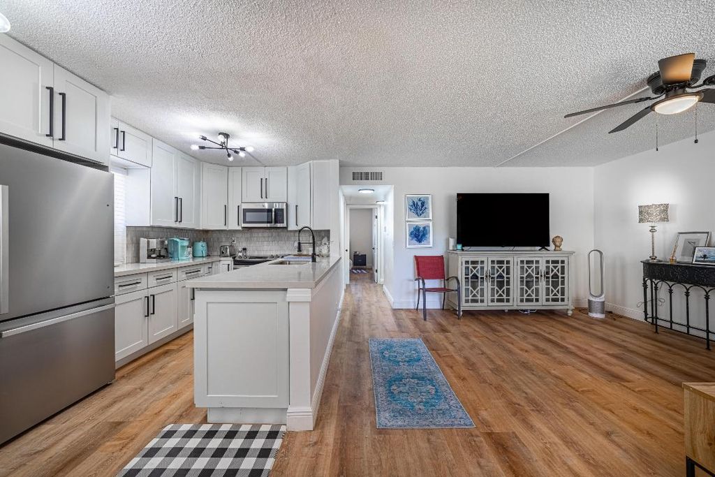 Photo of 52 Burgundy #B, Delray Beach, FL 33484 (MLS # R11128307)