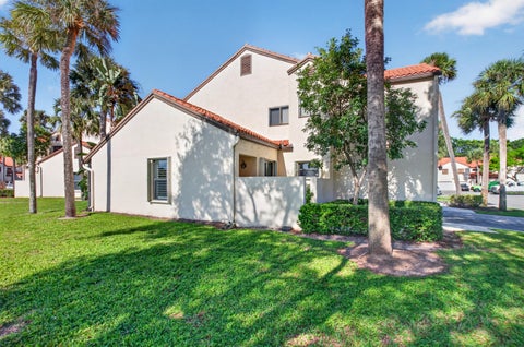 Tiny photo for 10 VIA DE CASAS SUR #101, Boynton Beach, FL 33426 (MLS # B26090474)