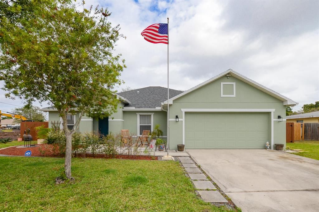 Photo of 539 SW Duval Avenue, Port St Lucie, FL 34983 (MLS # R10881181)