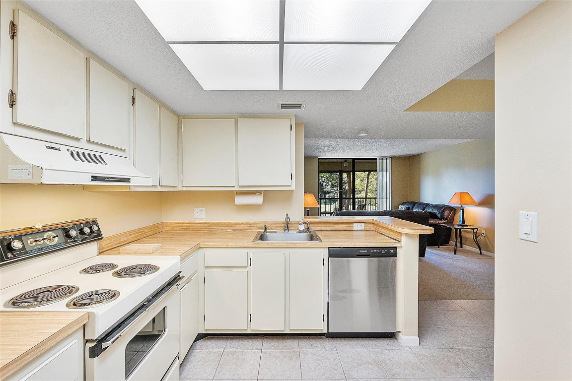 Inverwood Condo - Residential