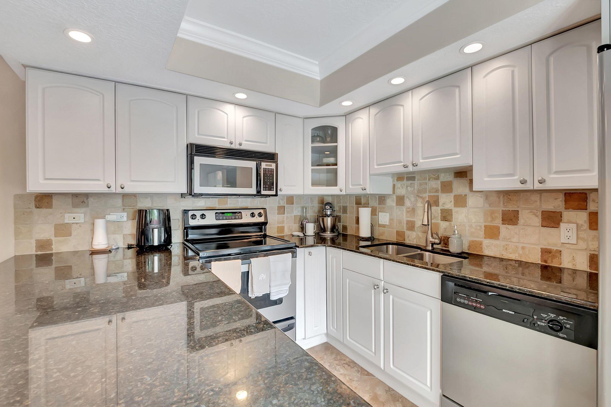 LAKESIDE - Residential