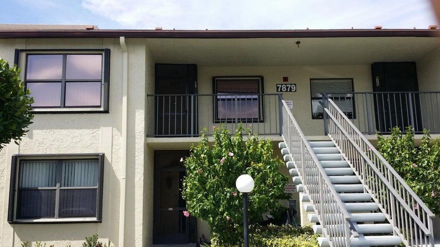 2 BED 2 BATH WITH LARGE SCREENED PATIO OVERLOOKING CANAL.BRAND NEW AC AND HOT WATER UNITS. ACTIVE 55 COMMUNITY WITH CLUBHOUSE AND 2 POOLS