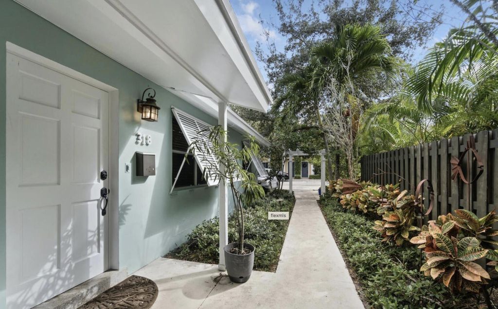 Photo of 318 NE 1st Avenue, Delray Beach, FL 33444 (MLS # R10982145)