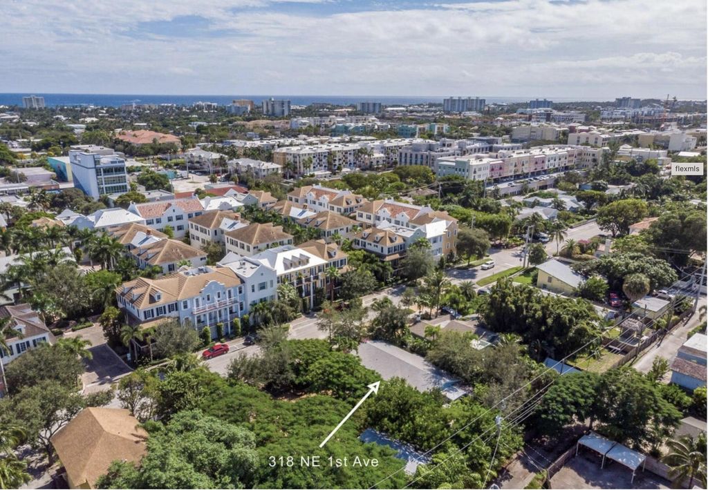Photo of 318 NE 1st Avenue, Delray Beach, FL 33444 (MLS # R10982145)