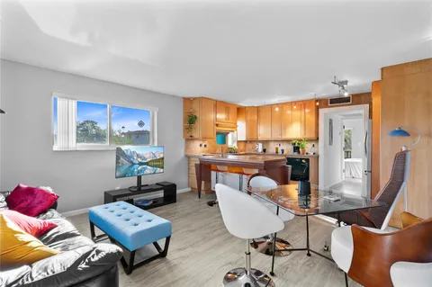 1220 NE 3rd St Unit 301, Fort Lauderdale, FL 33301 - MLS#: F10488412