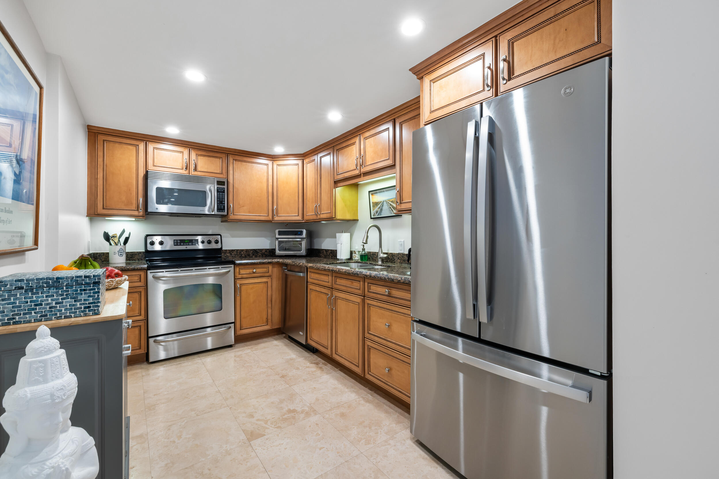 TWENTY TWO NINETY FIVE SOUTH OCEAN BLVD - Residential