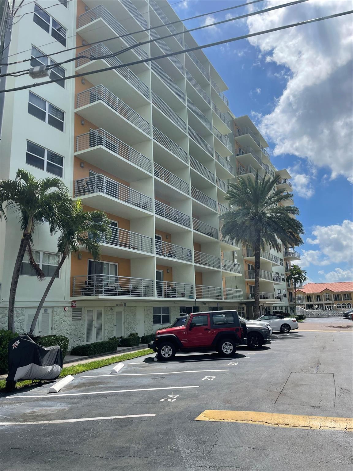 LAUDERDALE TOWER - Residential