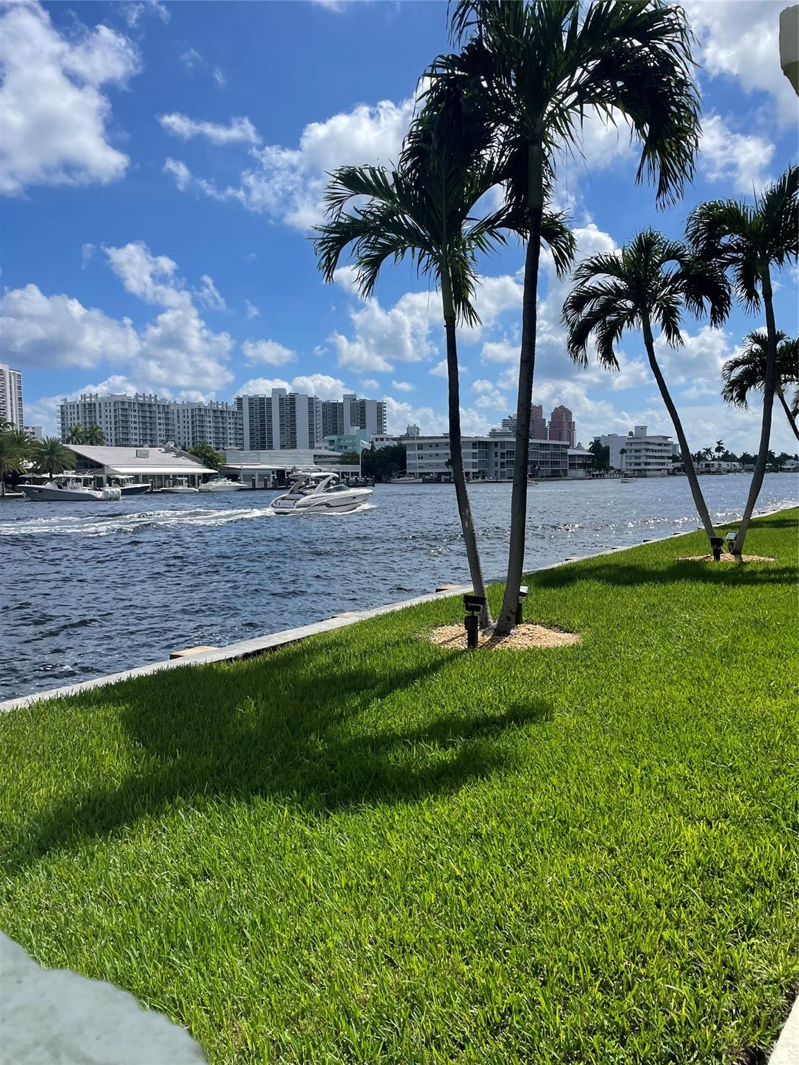 LAUDERDALE TOWER - Residential