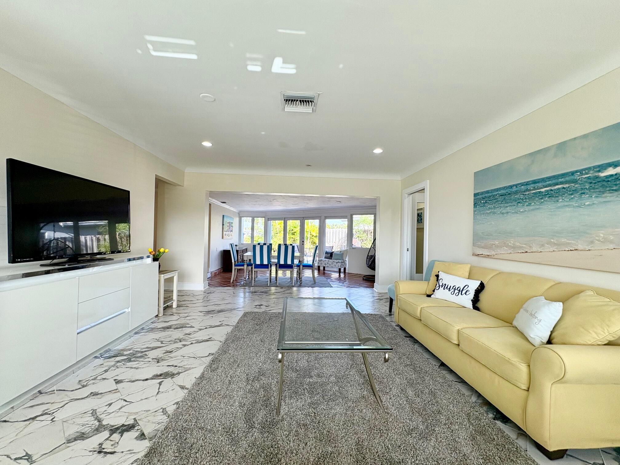 KINGS CROWN - Residential Lease