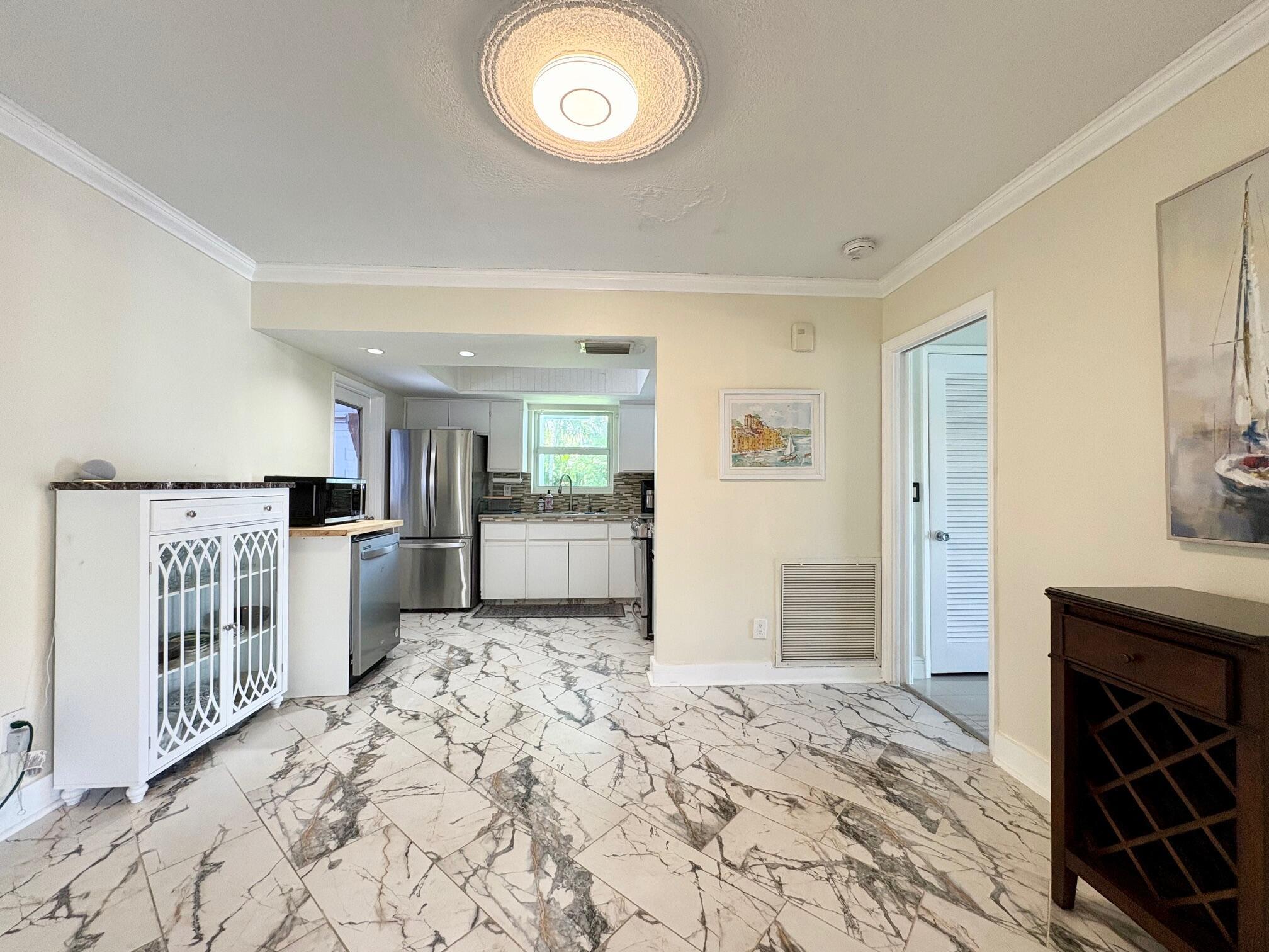 KINGS CROWN - Residential Lease