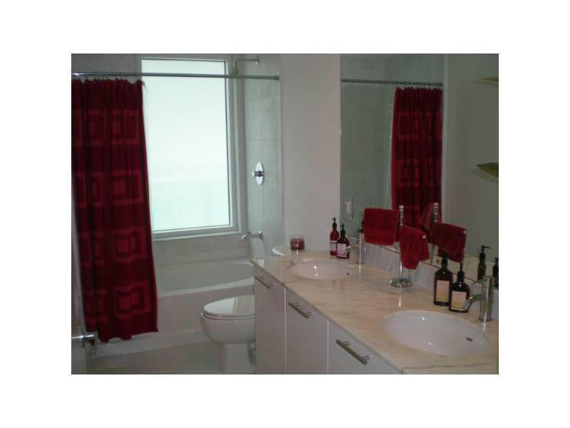 THE PLAZA 901 BRICKELL CONDO - Residential