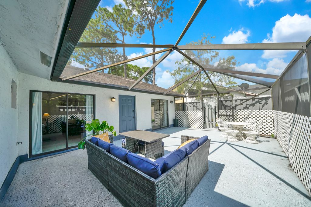 Photo of 14106 Wellington Trce, Wellington, FL 33414 (MLS # R10969930)