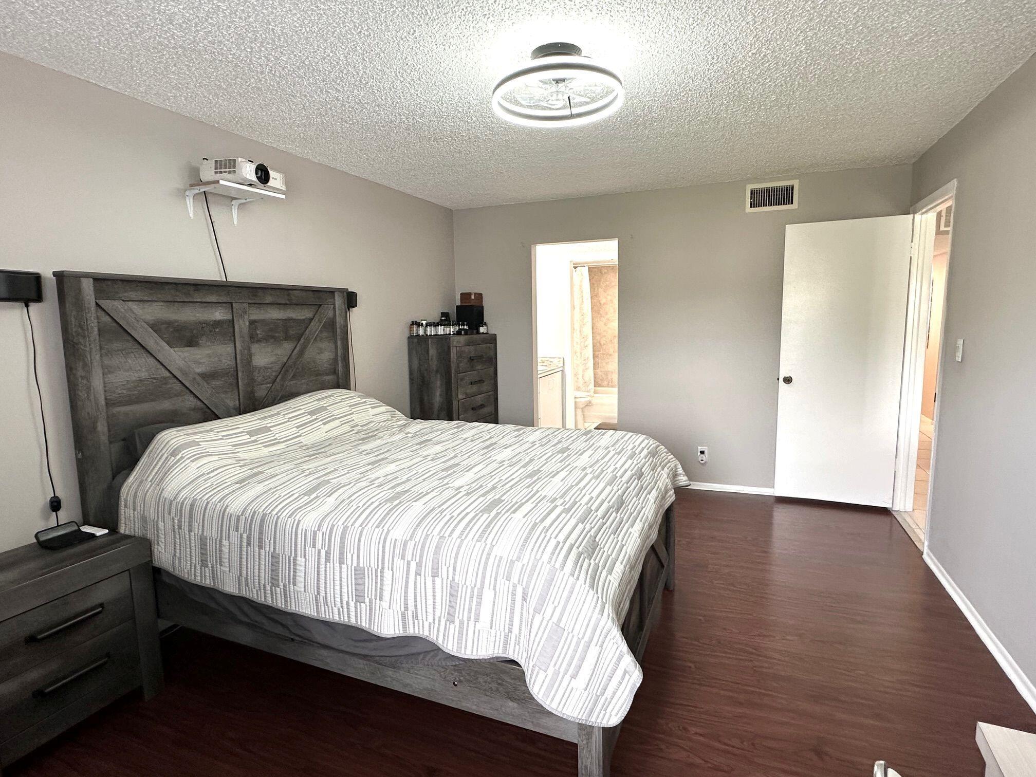 LAGO DEL REY CONDO - Residential