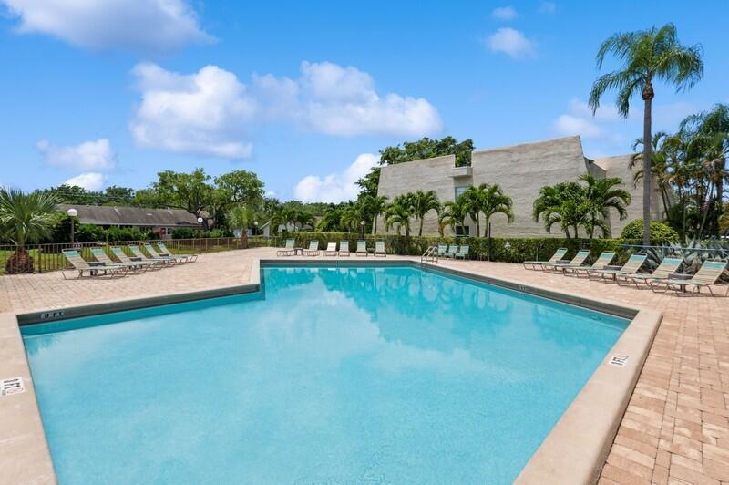 LAGO DEL REY CONDO - Residential