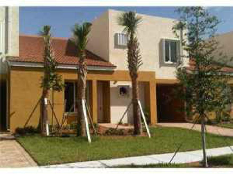 THIS IS A SPACIOUS TOWNHOUSE WELL LOCATED IN LAKE WORTH.  TWO STORIES WITH MASTER BEDROOM AND MASTER BATH ON LOWER FLOOR.  SUPER SPACIOUS KITCHEN AND WELL MAINTAINED.  DON'T MISS SHOWING AND RENTING THIS UNIT!