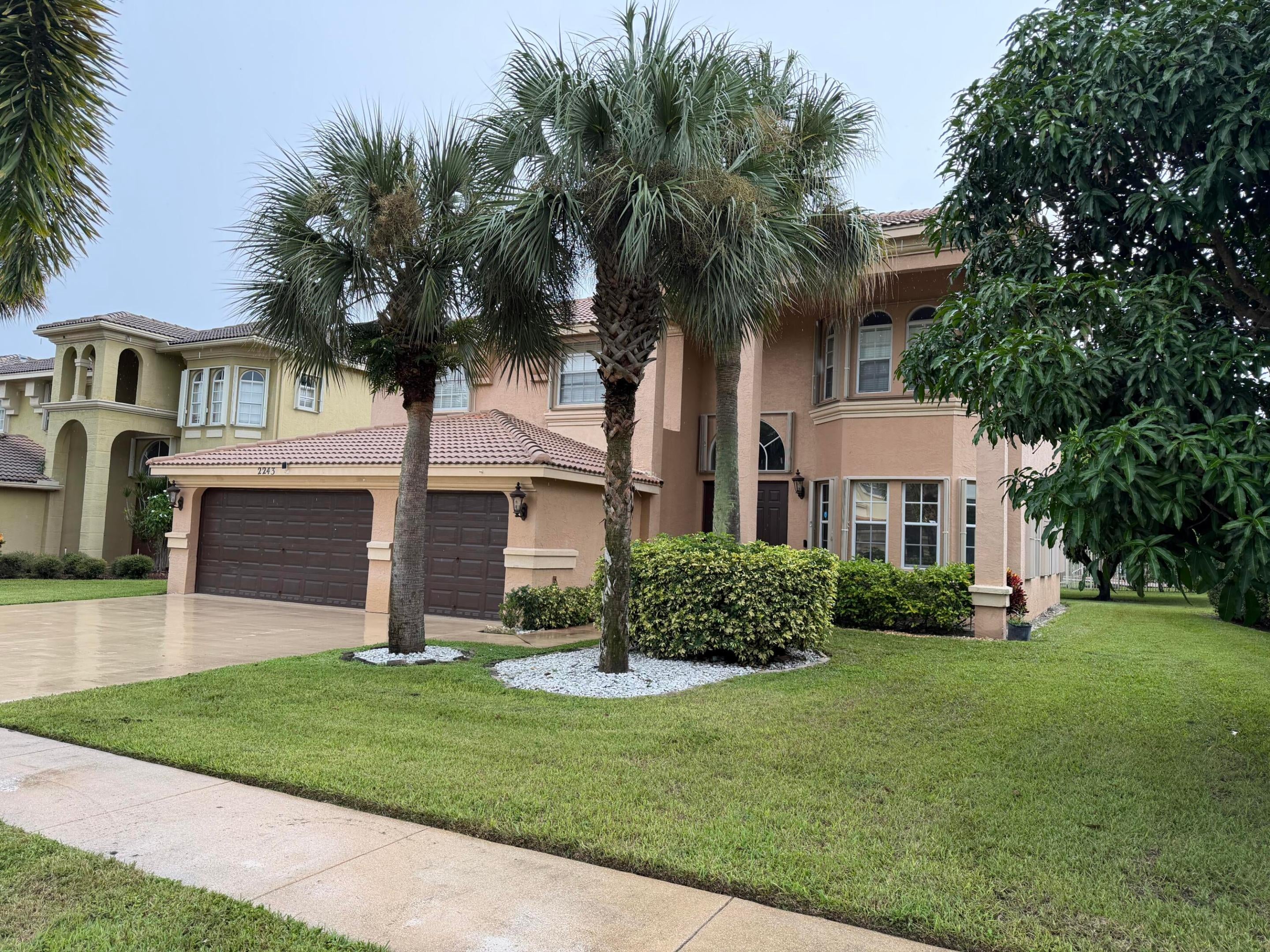 2243 RIDGEWOOD Circle
