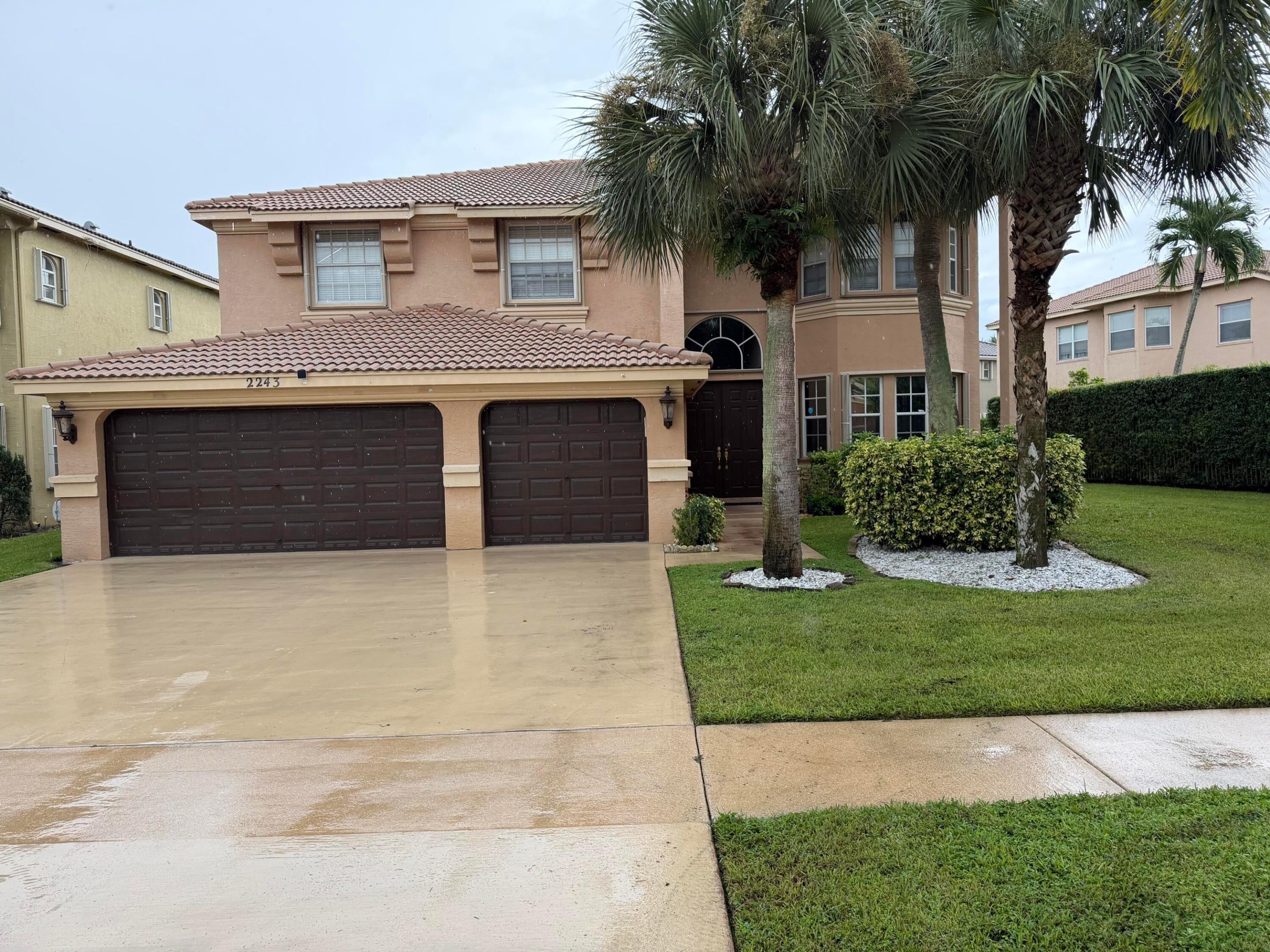 2243 RIDGEWOOD Circle