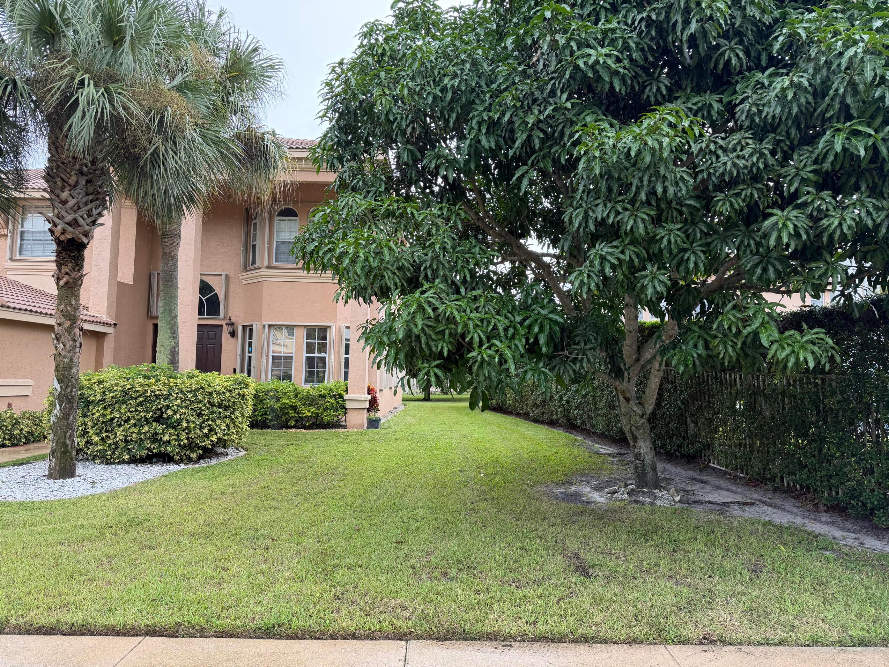 2243 RIDGEWOOD Circle