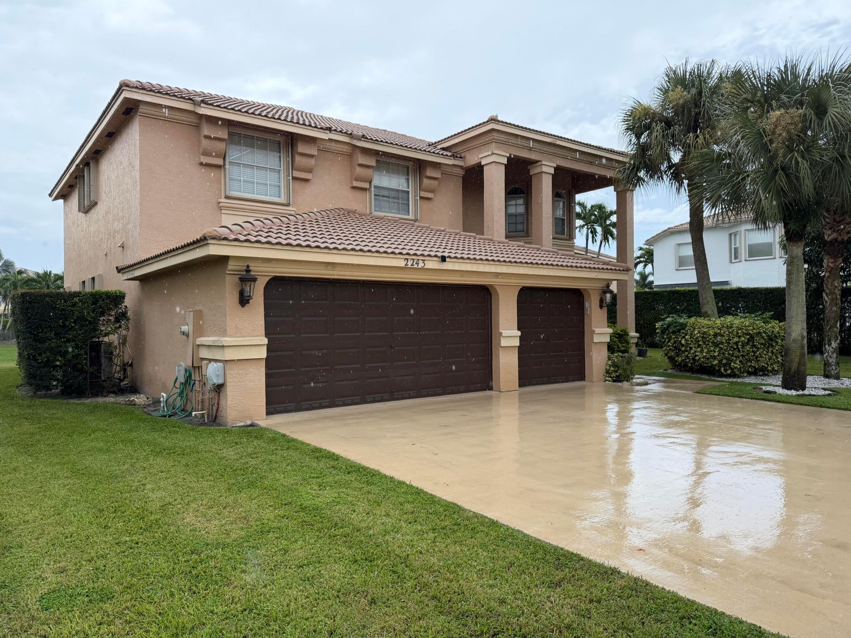 2243 RIDGEWOOD Circle