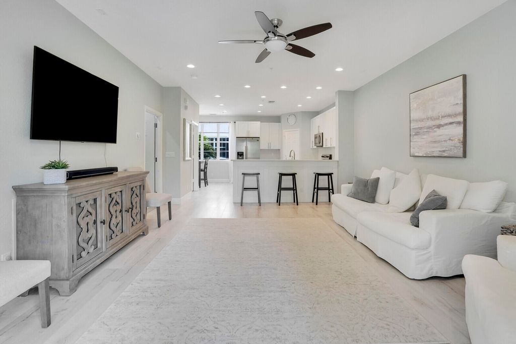 Photo of 119 Greenwich Circle, Jupiter, FL 33458 (MLS # R11051542)