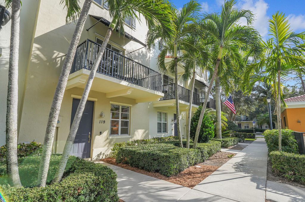 Photo of 119 Greenwich Circle, Jupiter, FL 33458 (MLS # R11051542)