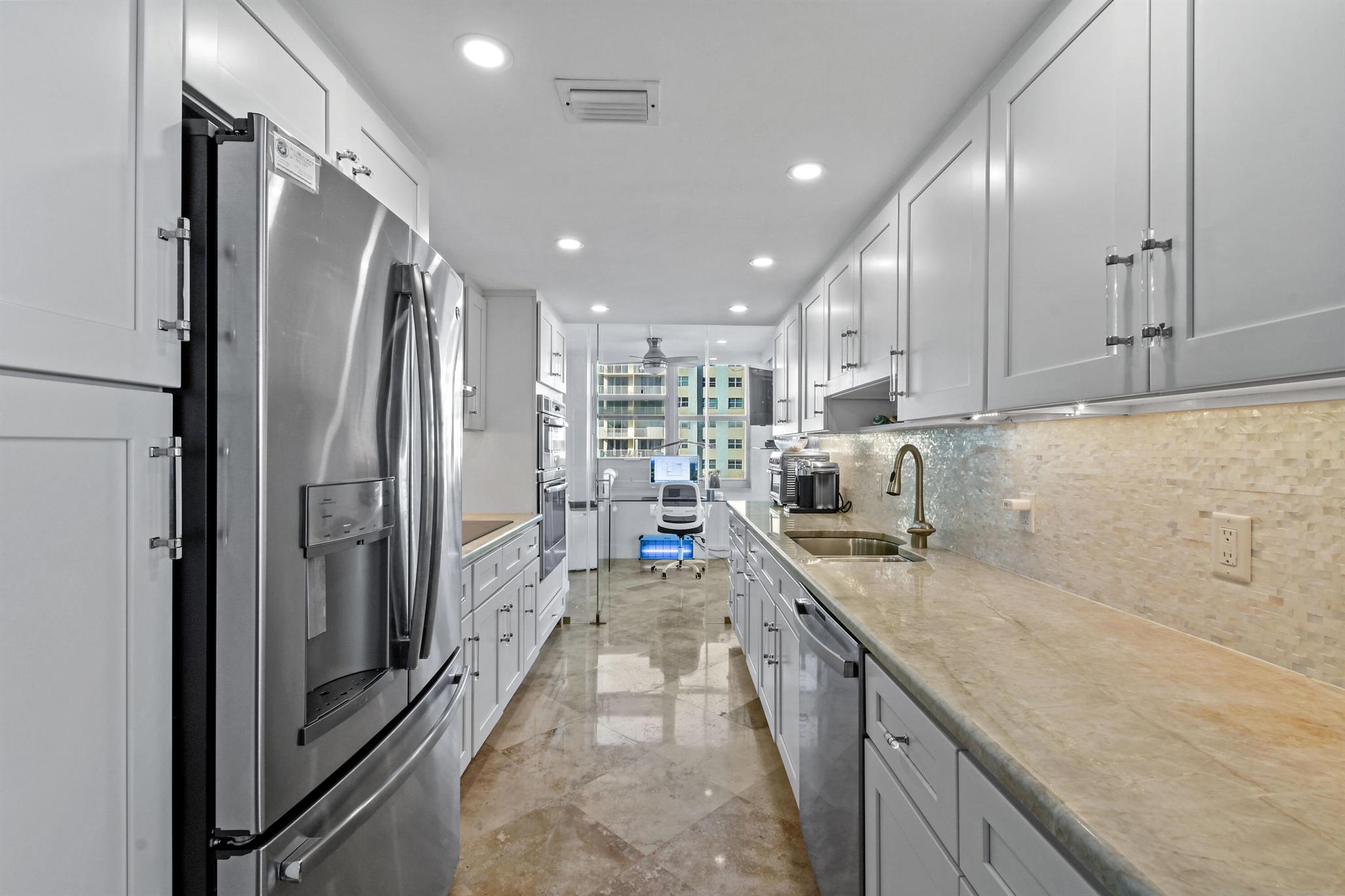 BARCLAY CONDO - Residential